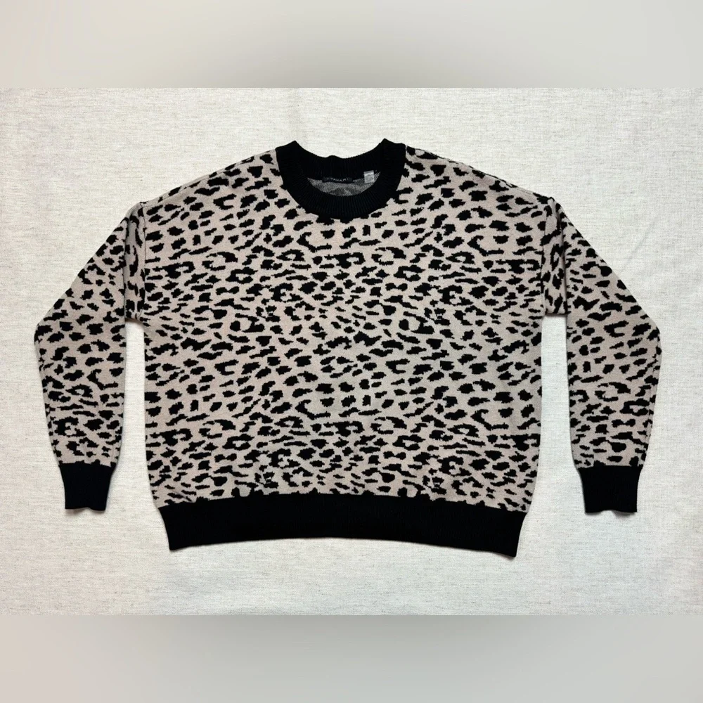 Tahari Sweater Woman’s Medium Cheetah Print Long Sleeve Crewneck Pullover Animal